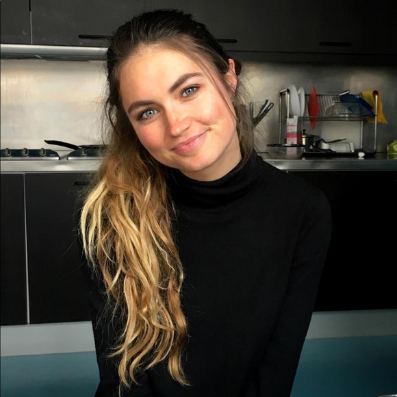 Like this to bookmark my closet! 🌞 - Picture 2 of 8